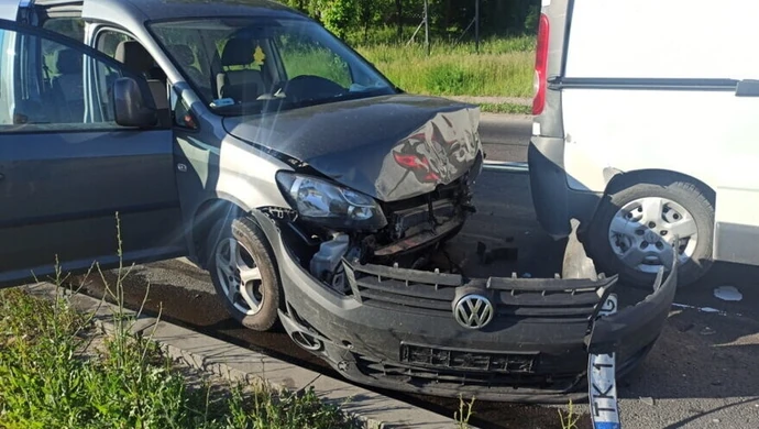 Cztery auta zderzyły się na dk12