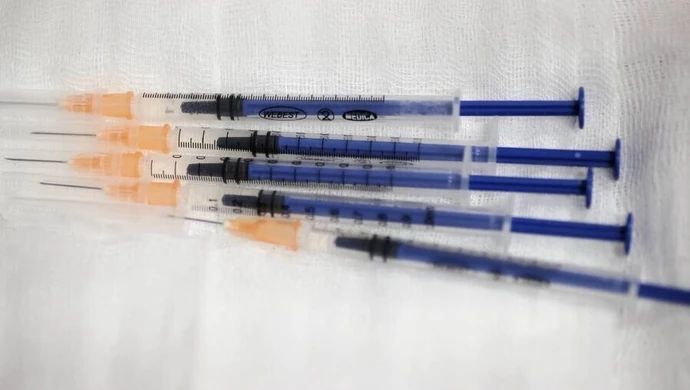 Wykonano ponad 24,3 mln szczepień przeciw COVID-19, w pełni zaszczepionych 9,6 mln osób