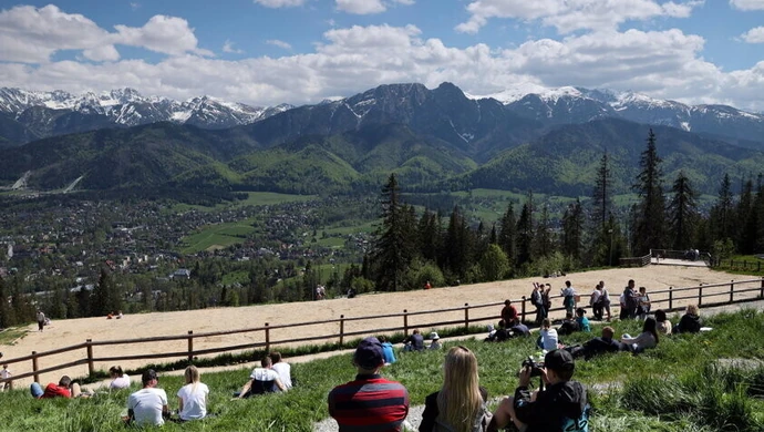 Badanie: ponad 62 proc. Polaków planuje letni urlop - trzy czwarte w kraju