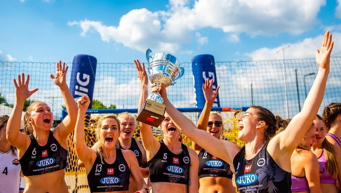 Szczypiornistki i szczypiorniści z Piotrkowa bezkonkurencyjni na piachu