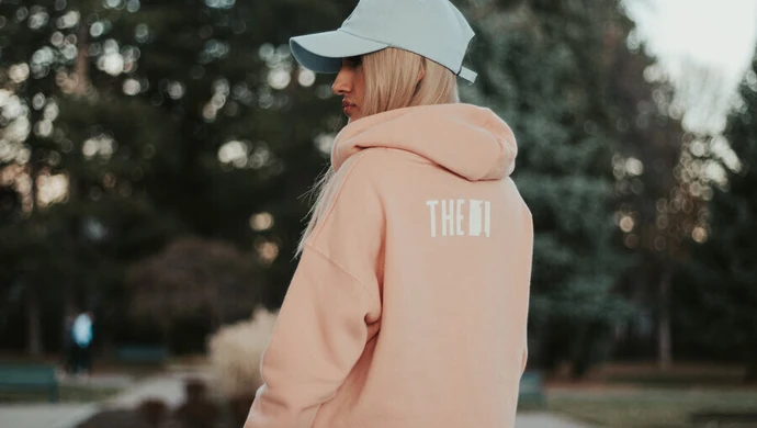 Czapki z nadrukiem. Idealny gadżet reklamowy na lato?