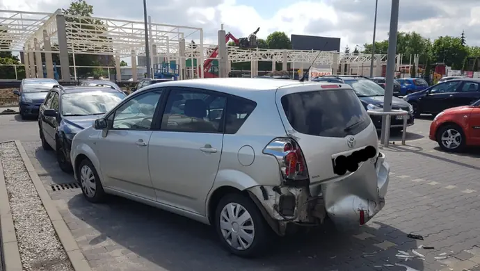Uderzył w auto i zbiegł z miejsca zdarzenia