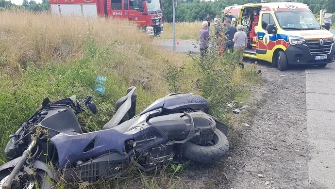 Skuter zderzył się z osobówką