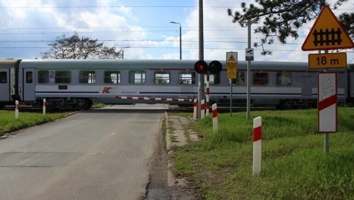 Co zrobić, gdy samochód ulegnie awarii na przejeździe kolejowym?