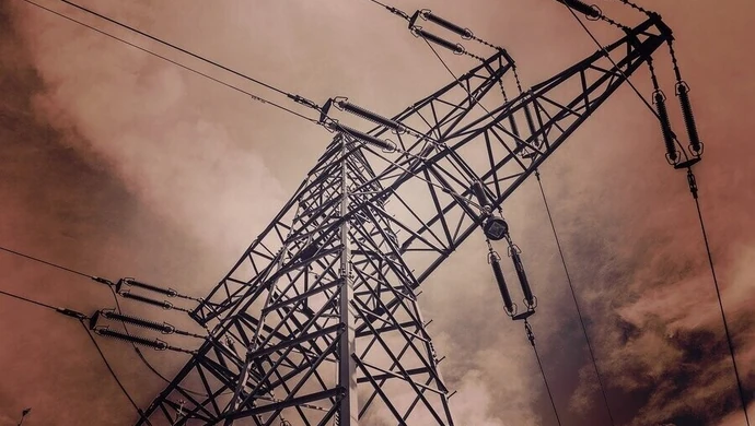 Awarie linii energetycznych w regionie. Tysiące osób bez prądu