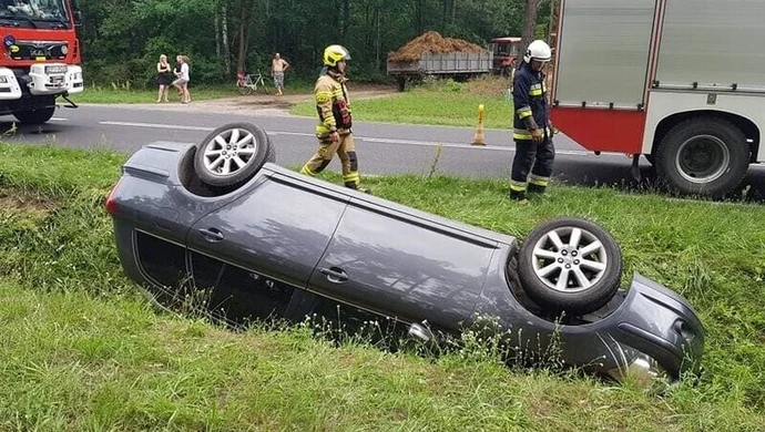 Podróż zakończyli w rowie