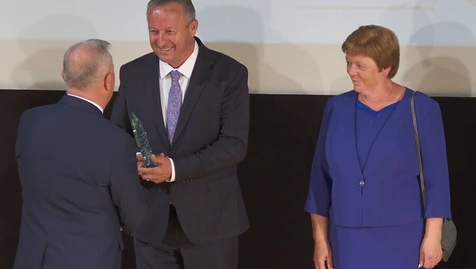 Burmistrz Wolborza otrzymał nagrodę "Człowiek Człowiekowi 2020"