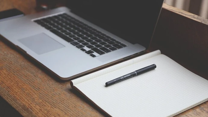 Regulowane biurka &#8211; na co zwracać uwagę przy ich zakupie?