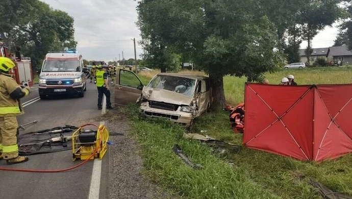 Wypadek na DK 42. Zginął kierowca busa