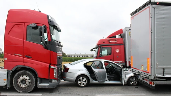 Cztery samochody zderzyły się w Rękoraju