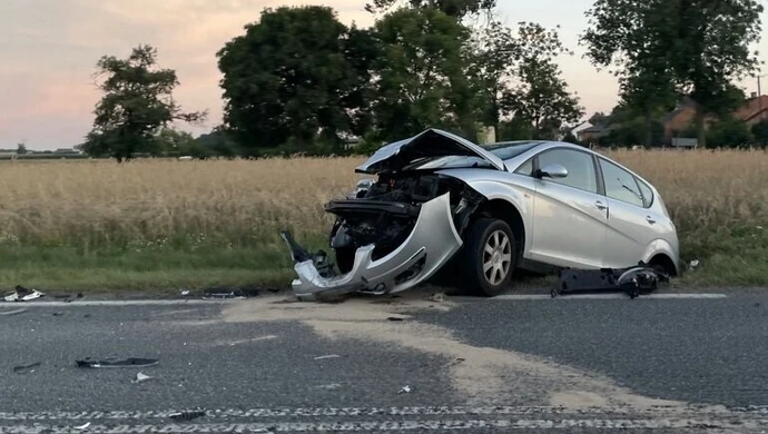 Korki na trasie Bełchatów - Piotrków po zderzeniu TIR-a z osobówką (zdjęcia)