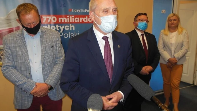 „To jest wojna z wirusem, która wymaga środków szczególnych”. (FILM)