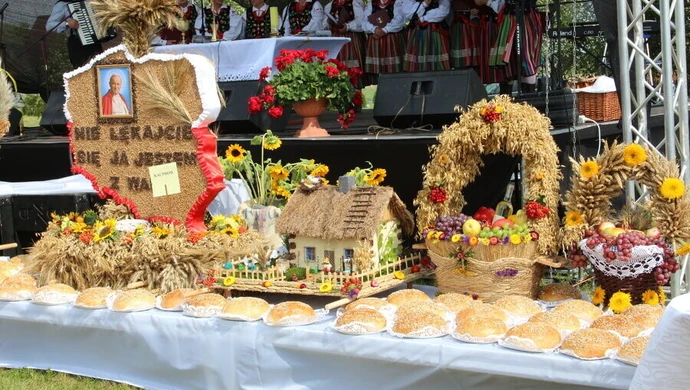 Gminny konkurs na najładniejszy wieniec dożynkowy