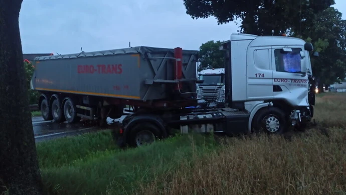 Dwie osoby w szpitalu i całkowicie zablokowana DK12