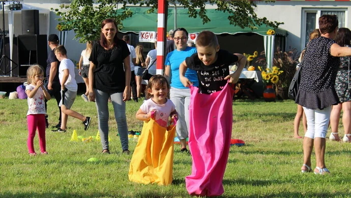 Fantastyczna zabawa podczas festynu &#8222;Szczepimy się z KGW&#8221; (Galeria)