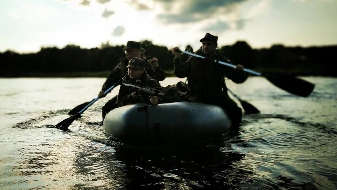 Terytorialsi na przeprawie wodnej