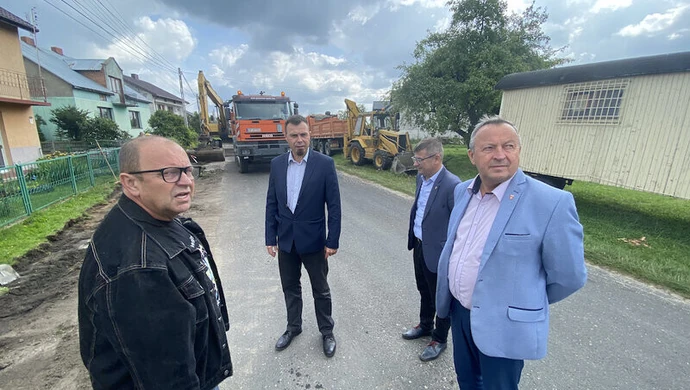 Trwa budowa chodnika w Swolszewicach Dużych