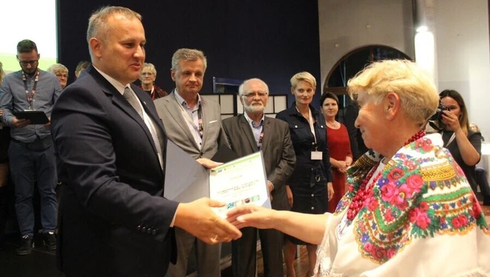 Ser, krówka konopna i miód z bakaliami – produkty prosto z serca (GALERIA)