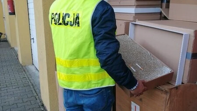 Chcieli sprzedać 240 tysięcy papierosów bez znaków akcyzy