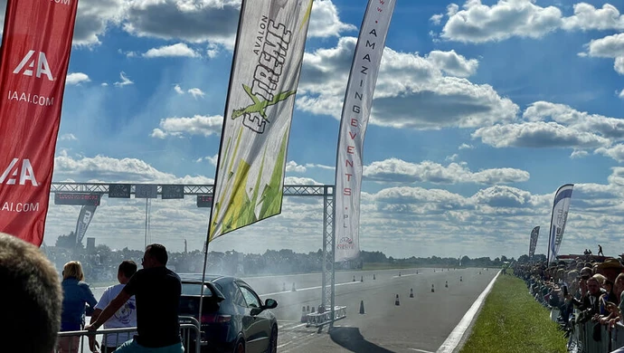 Tłumy na lotnisku w Piotrkowie. Moto Show 2021