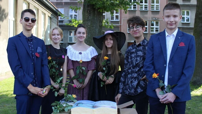 Uczniowie i nauczyciele III LO obchodzili 212. urodziny patrona