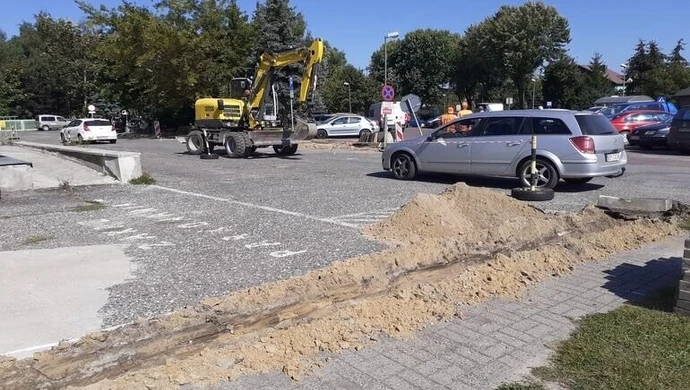 Ruszyły prace na parkingu przed szpitalem