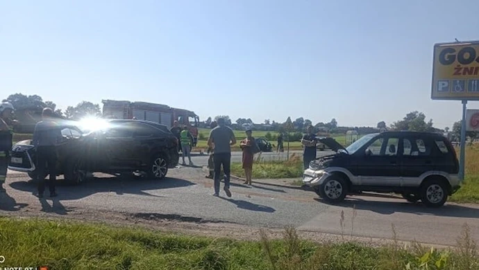 Nie ustąpiła pierwszeństwa i spowodowała wypadek z udziałem trzech aut (ZDJĘCIA)