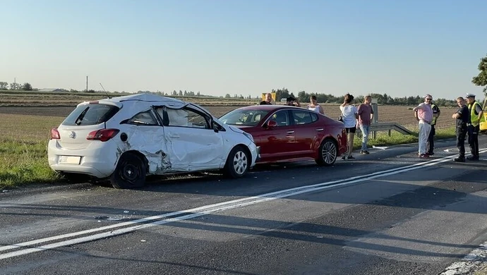 Groźne zderzenie tira i trzech osobówek w Piotrkowie (ZDJĘCIA)