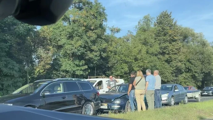 3 auta zderzyły się przy Bugaju. Korki w kierunku centrum