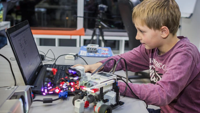 Zajęcia dla dzieci - programowanie i robotyka. Czy warto zapisać swoje dziecko?