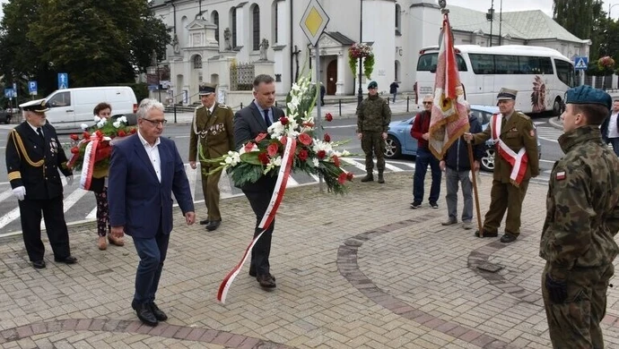 Władze Piotrkowa upamiętniły ofiary wojsk sowieckich