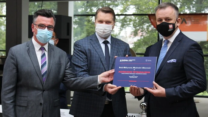 Zaskakująca i krótka wizyta ministra Czarnka w Piotrkowie