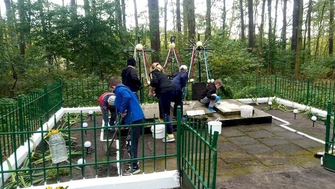 Młodzi strażacy pamiętają o bohaterach