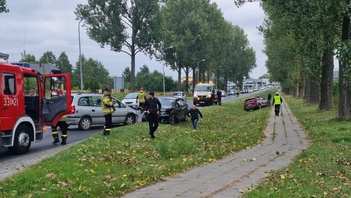 Zderzenie trzech aut na Łódzkiej w Piotrkowie