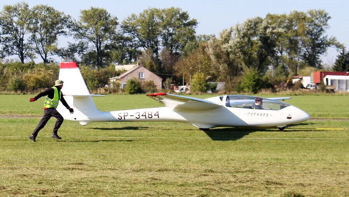 Piloci przy silnym wietrze rywalizowali o Puchar Dyrektora AZP