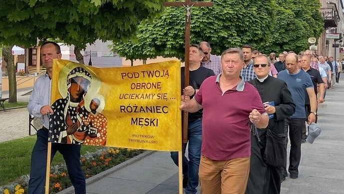 Publiczny różaniec - świadectwo czy zbędna manifestacja?