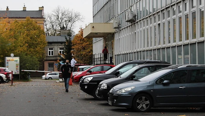 Wybili szybę i ukradli kilkadziesiąt tysięcy