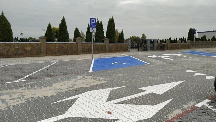 Parking przy cmentarzu w Bujnach już gotowy