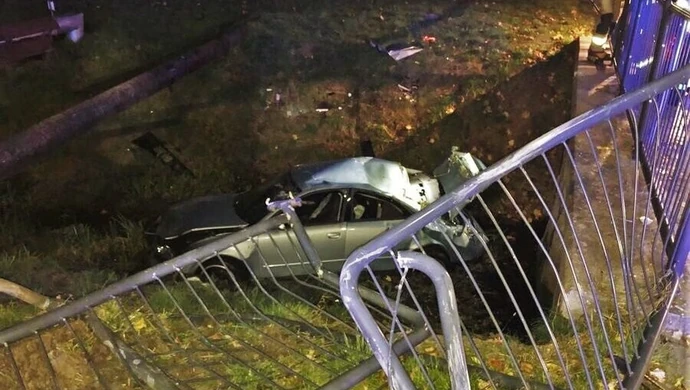 Pijany kierowca zakończył jazdę w rzece