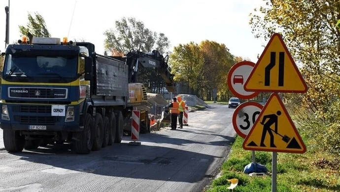 Na Glinianej budują "sanitarkę"