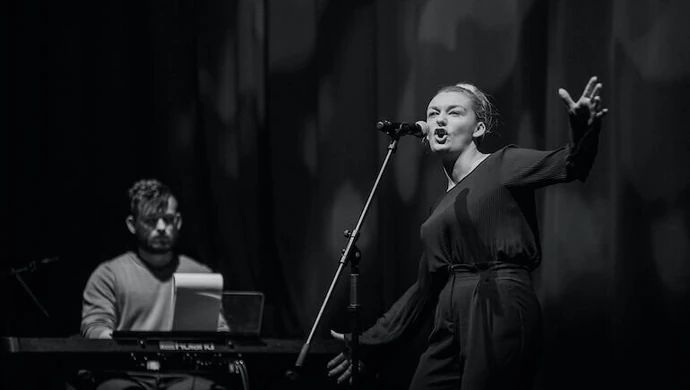 Mam potrzebę artystycznego kontaktu z drugim człowiekiem...