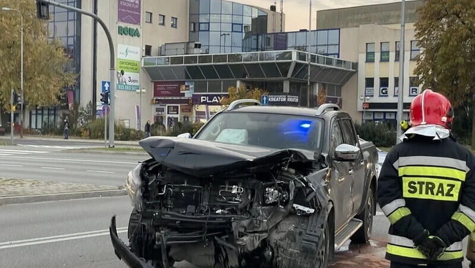 Groźne zderzenie w centrum Piotrkowa. Duże utrudnienia (ZDJĘCIA)