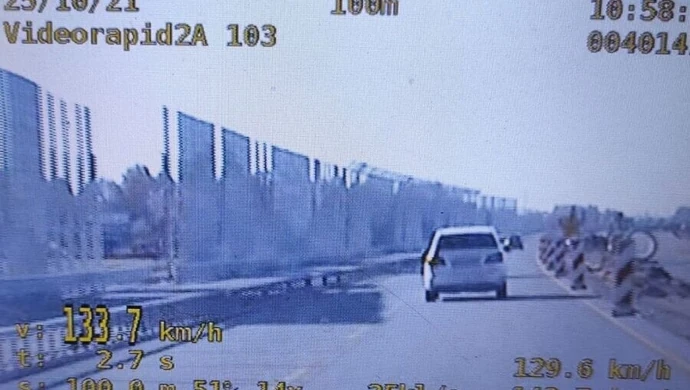 Pędzili ponad 100km/h przez plac budowy