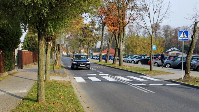 Nowe przejścia dla pieszych przy cmentarzach