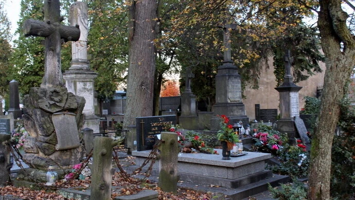 Odkrywamy znane i nieznane - Piotrkowskie cmentarze