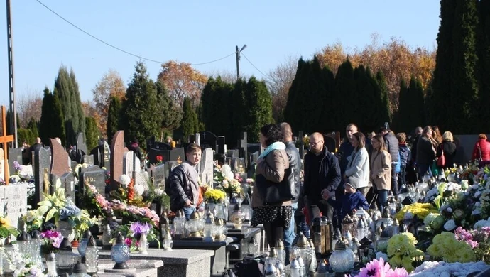 Odwiedzamy groby swoich bliskich