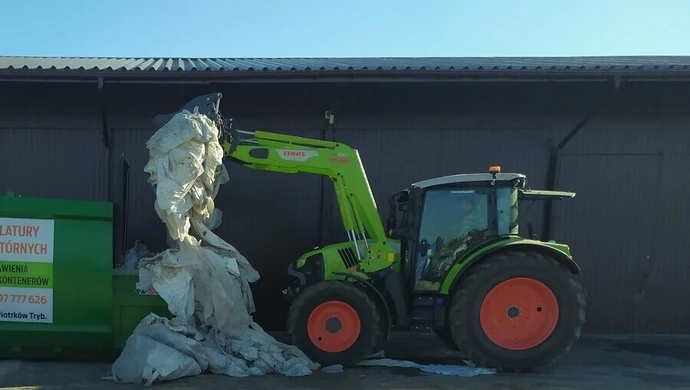 Urząd usunął zbędną folię