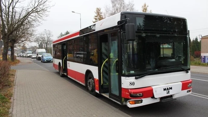 Autobus MZK zderzył się z osobówką