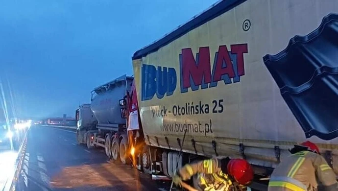 Groźne zderzenie na A1. Rozszczelniona cysterna [AKTUALIZACJA]