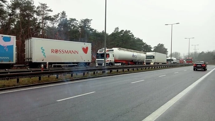 Zderzenie na DK 12 w Piotrkowie. Ogromne korki!